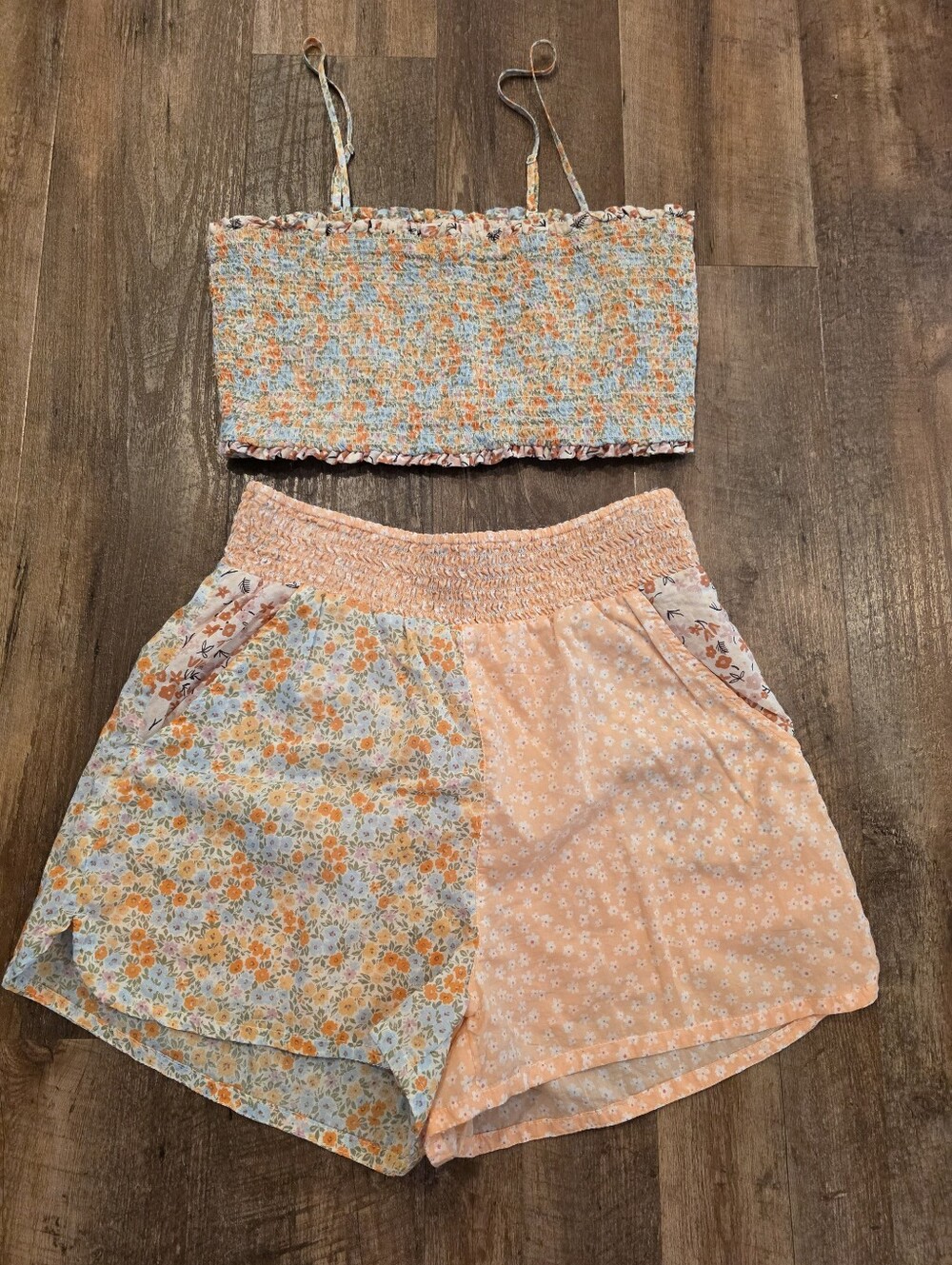 American Eagle Outfitters Medium Peach Floral Patchwork Shorts  Matching Top
